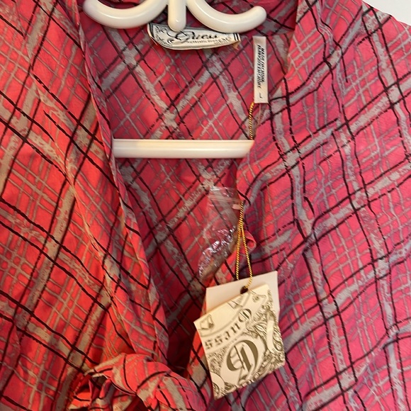 BNWT Guess Blouse Size L. - Picture 4 of 4